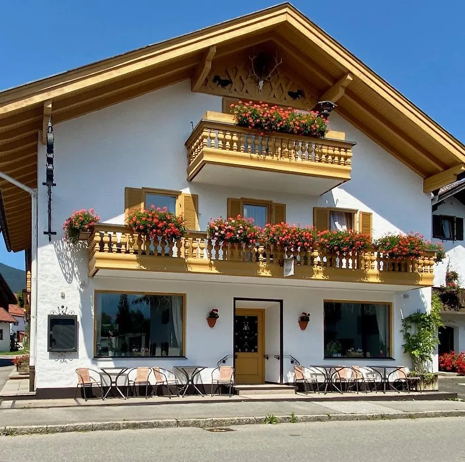 Apartment Gastehaus Veronika: Breakfast Buffet & KönigsCard Attractions Included Unterammergau