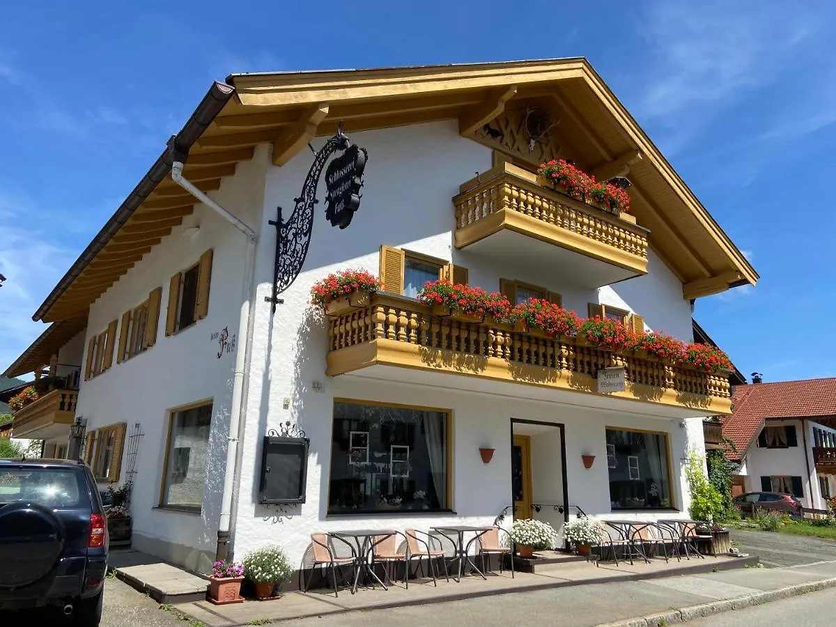 Gastehaus Veronika: Breakfast Buffet & KönigsCard Attractions Included Unterammergau