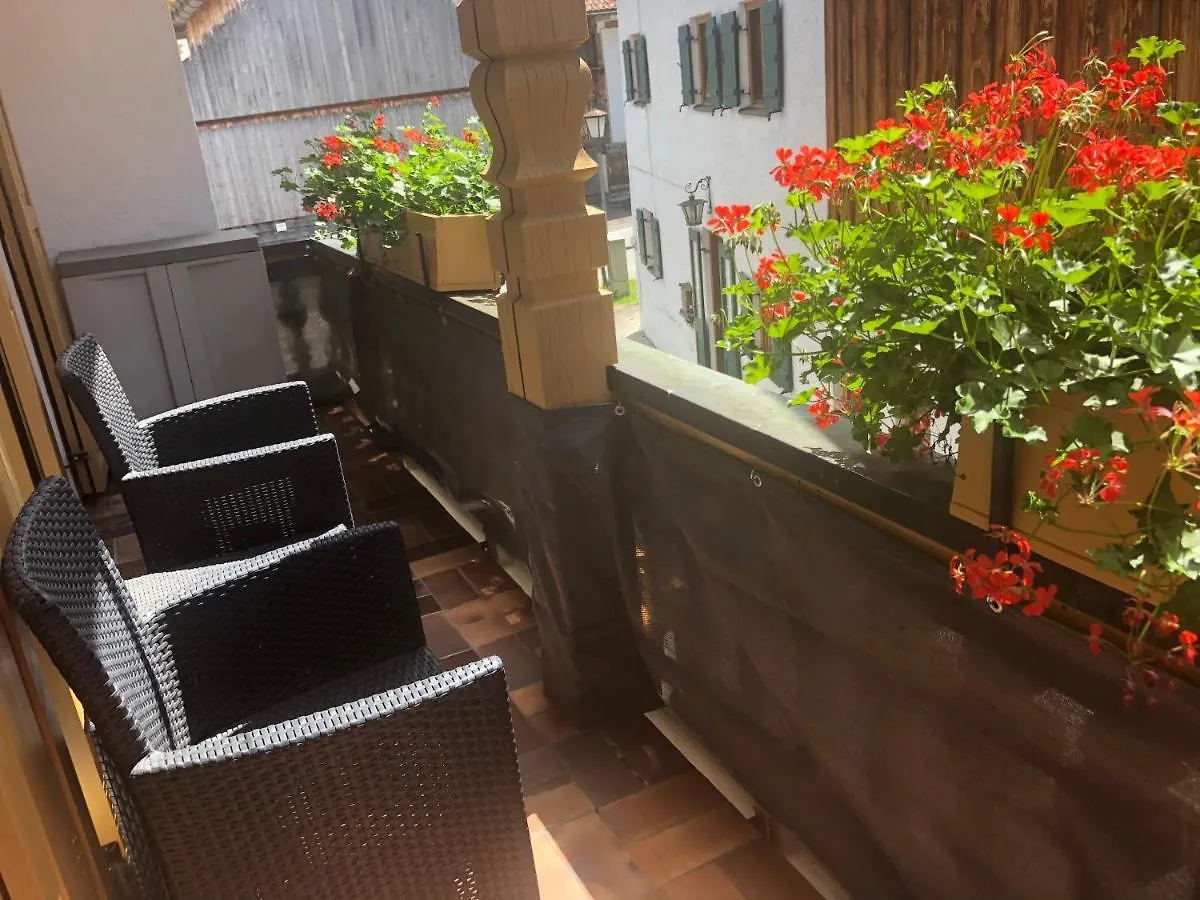 Gastehaus Veronika: Breakfast Buffet & KönigsCard Attractions Included Unterammergau Apartment