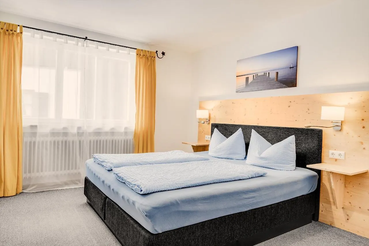 Gastehaus Veronika: Breakfast Buffet & KönigsCard Attractions Included Unterammergau 0*,  Germany