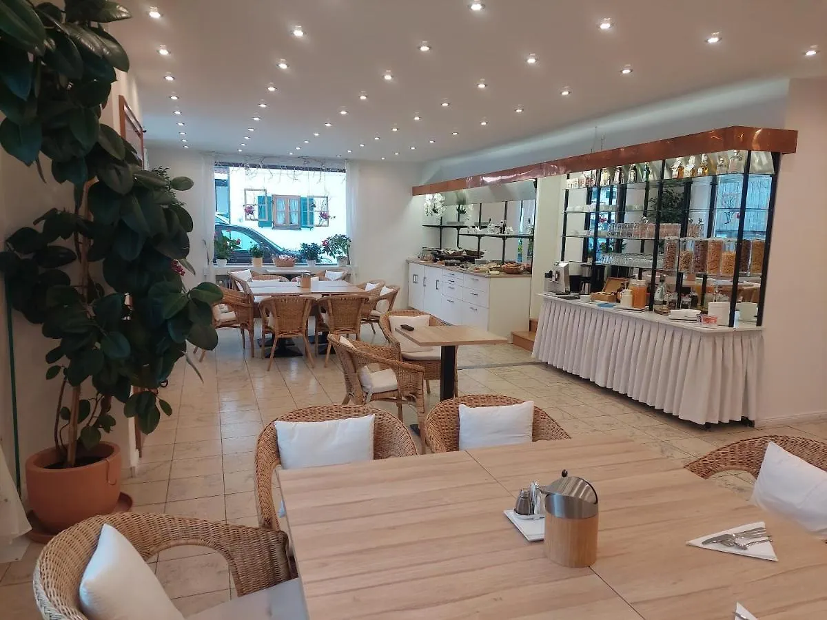 Apartment Gastehaus Veronika: Breakfast Buffet & KönigsCard Attractions Included Unterammergau
