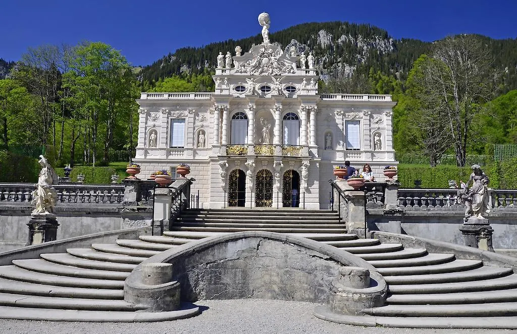 Gastehaus Veronika: Breakfast Buffet & KönigsCard Attractions Included Unterammergau Germany